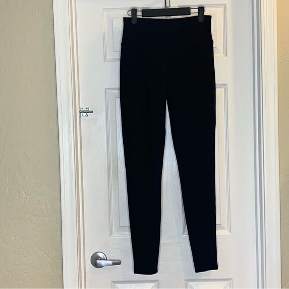 Assets by Spanx Black Leggings Size Medium - Picture 1 of 7